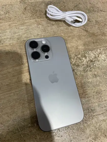 Apple iPhone 16 Pro, US… — Photo 6