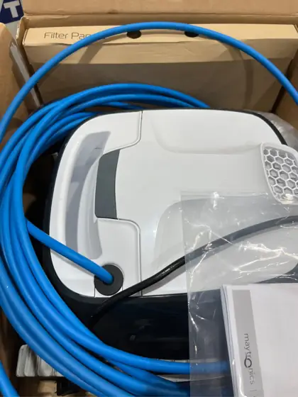 Dolphin Explorer E20 Pool Cleaner — Photo 5