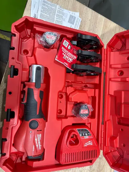 Milwaukee Press Tool Kit Black/Red — Photo 6