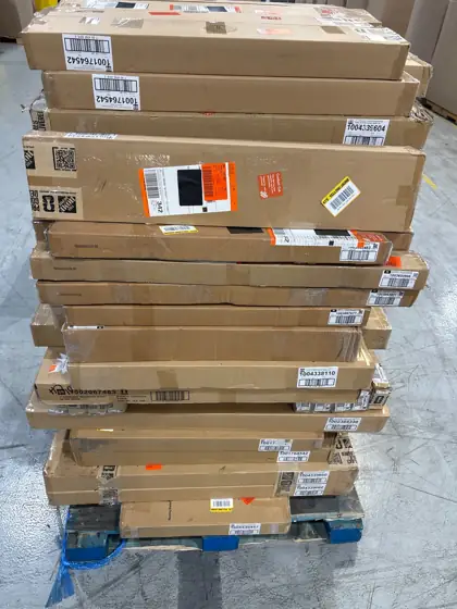 Pallet of assorted faux wood… — Photo 3