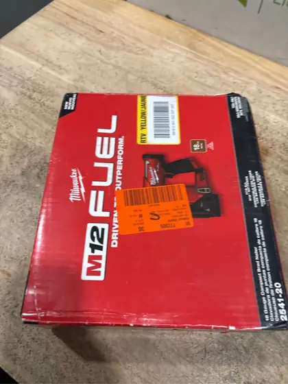 Milwaukee M12 FUEL 18 Ga.… — Photo 4