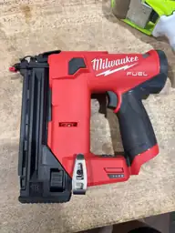 Milwaukee M12 FUEL 18 Ga.… — Photo 5