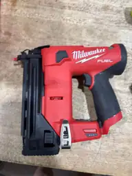Milwaukee M12 FUEL 18 Ga.… — Photo 5
