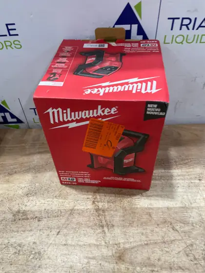 Milwaukee M12 1 gal Vertical… — Photo 5