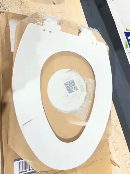 Mayfair Cassel Slow-Close Toilet Seat,… — Photo 7
