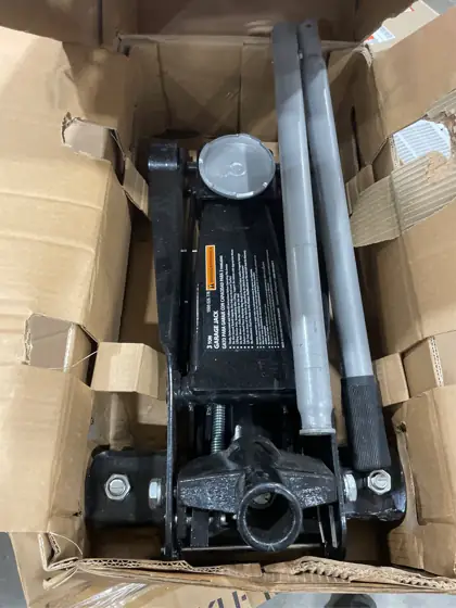 Husky 3-Ton Floor Garage Jack — Photo 5