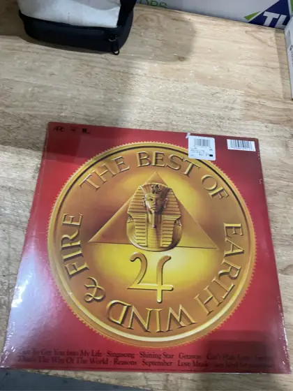 Earth Wind & Fire -… — Photo 4