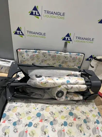 Graco Pack 'n Play Portable… — Photo 9
