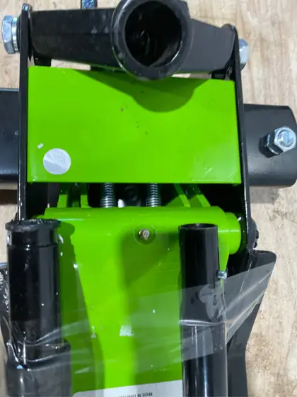 2-Ton Low Profile Service Jack — Photo 7
