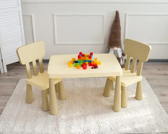 Kids Table and 2 Chairs… — Photo 1