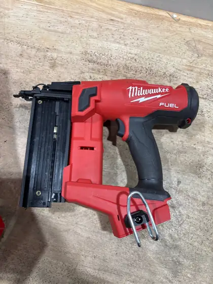Milwaukee M18 FUEL 18 Ga.… — Photo 5
