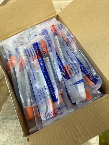 U-100 1cc Syringes with 31g… — Photo 4