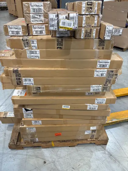 Pallet of assorted faux wood… — Photo 2