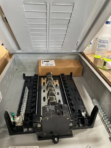 Siemens SN Series 100A 120/240V… — Photo 4