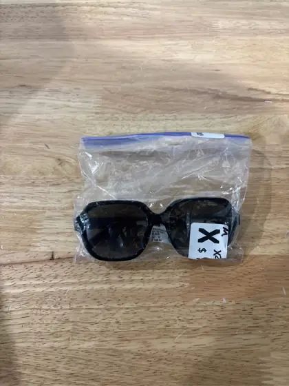 COACH Women's Sunglasses, HC8335U C7989… — Photo 4