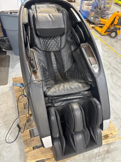 Massage Chair — Photo 2