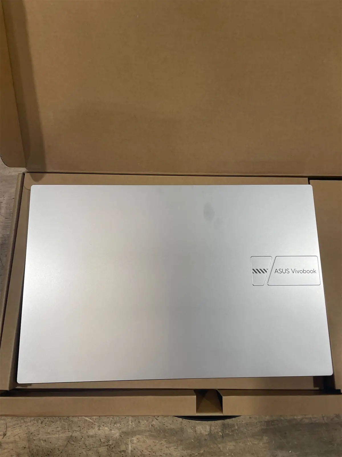 ASUS Vivobook Laptop — Photo 1