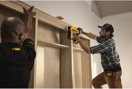DEWALT 20V MAX* Finish Nailer,… — Photo 3
