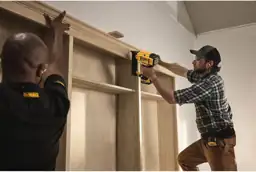 DEWALT 20V MAX* Finish Nailer,… — Photo 3