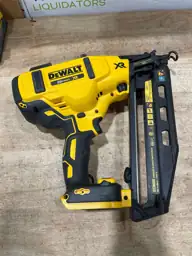 DEWALT 20V MAX* Finish Nailer,… — Photo 4