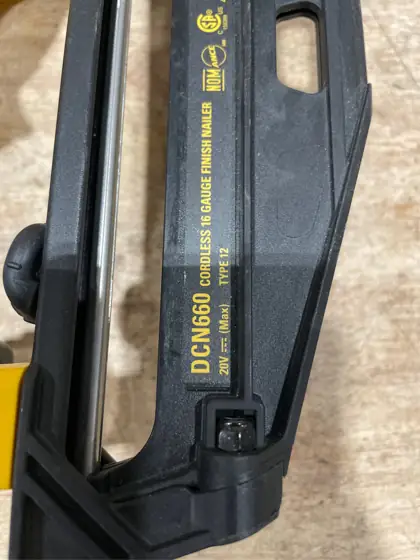 DEWALT 20V MAX* Finish Nailer,… — Photo 5