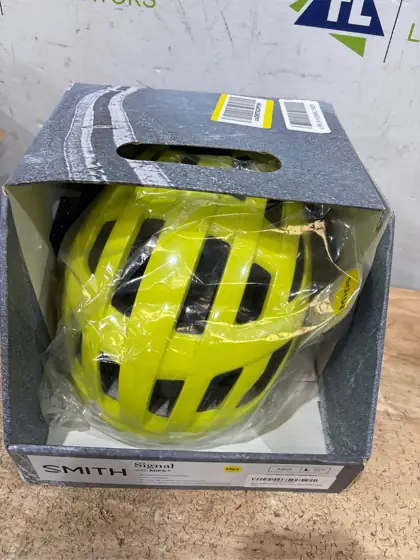SMITH Signal Cycling Helmet — Photo 4