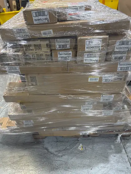 Pallet of assorted faux wood… — Photo 2