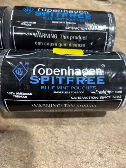 Copenhagen blue mint pouches smokeless… — Photo 2