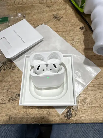 Apple AirPods 4 Wireless Earbuds — Photo 4