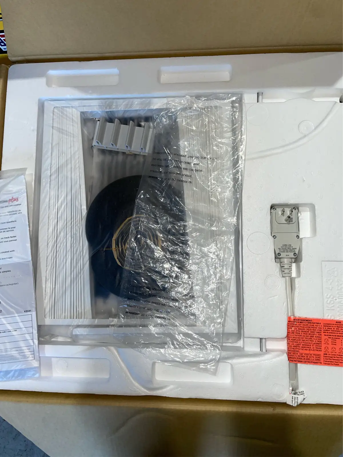 Frigidaire 14000 BTU 115 V… — Photo 1