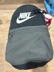 Nike Buddies Lunch Tote (4L) — Photo 2