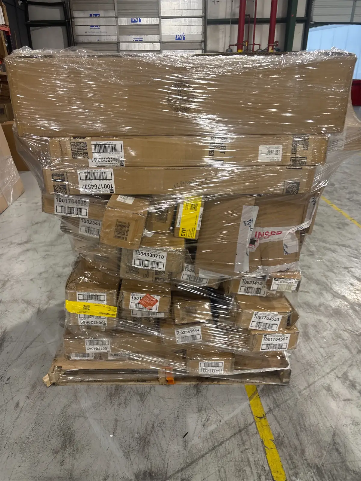 Pallet of assorted faux wood… — Photo 1