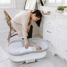 HALO Innovations BassiNest Swivel Sleeper… — Photo 2