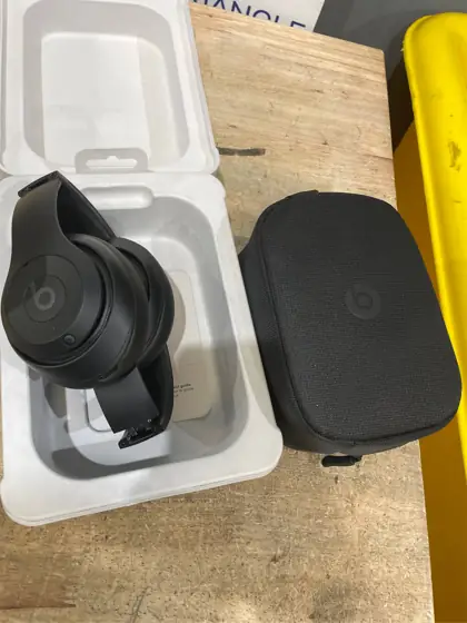 Beats Studio Pro Wireless Over-Ear… — Photo 3
