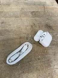 Apple AirPods 4 with Active… — Photo 3