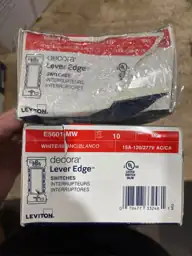 Leviton Decora Edge 15 amps… — Photo 4