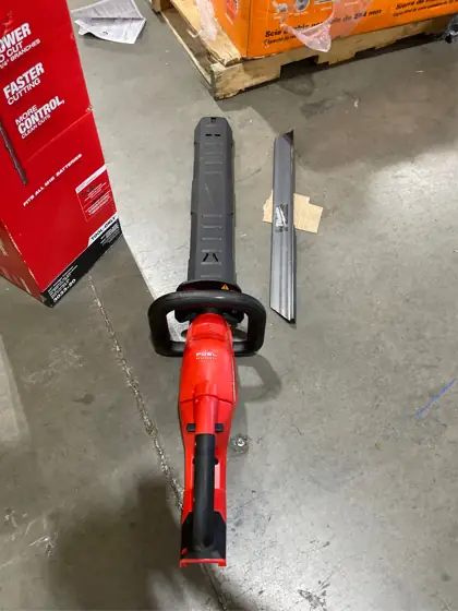 Milwaukee M18 FUEL 24 in.… — Photo 4
