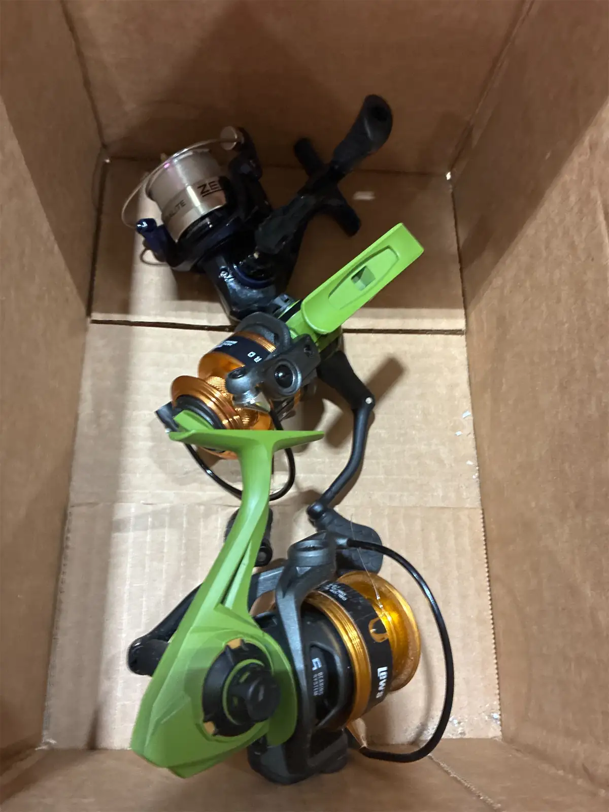 Open-faced fishing reels lot box — Photo 1