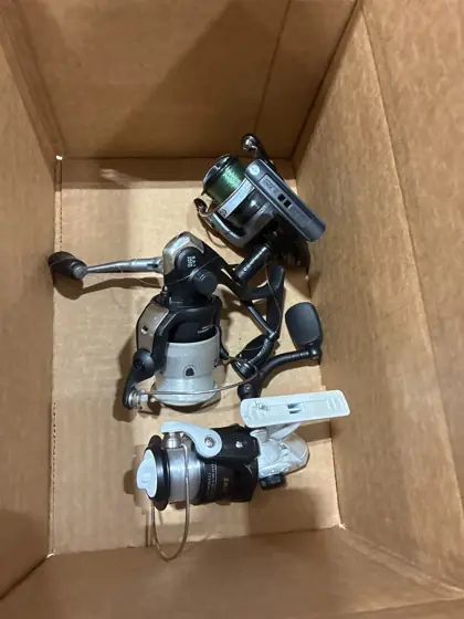 Open-faced fishing reels lot box — Photo 1