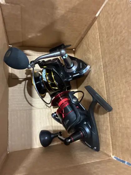 Open-faced fishing reels lot box — Photo 1
