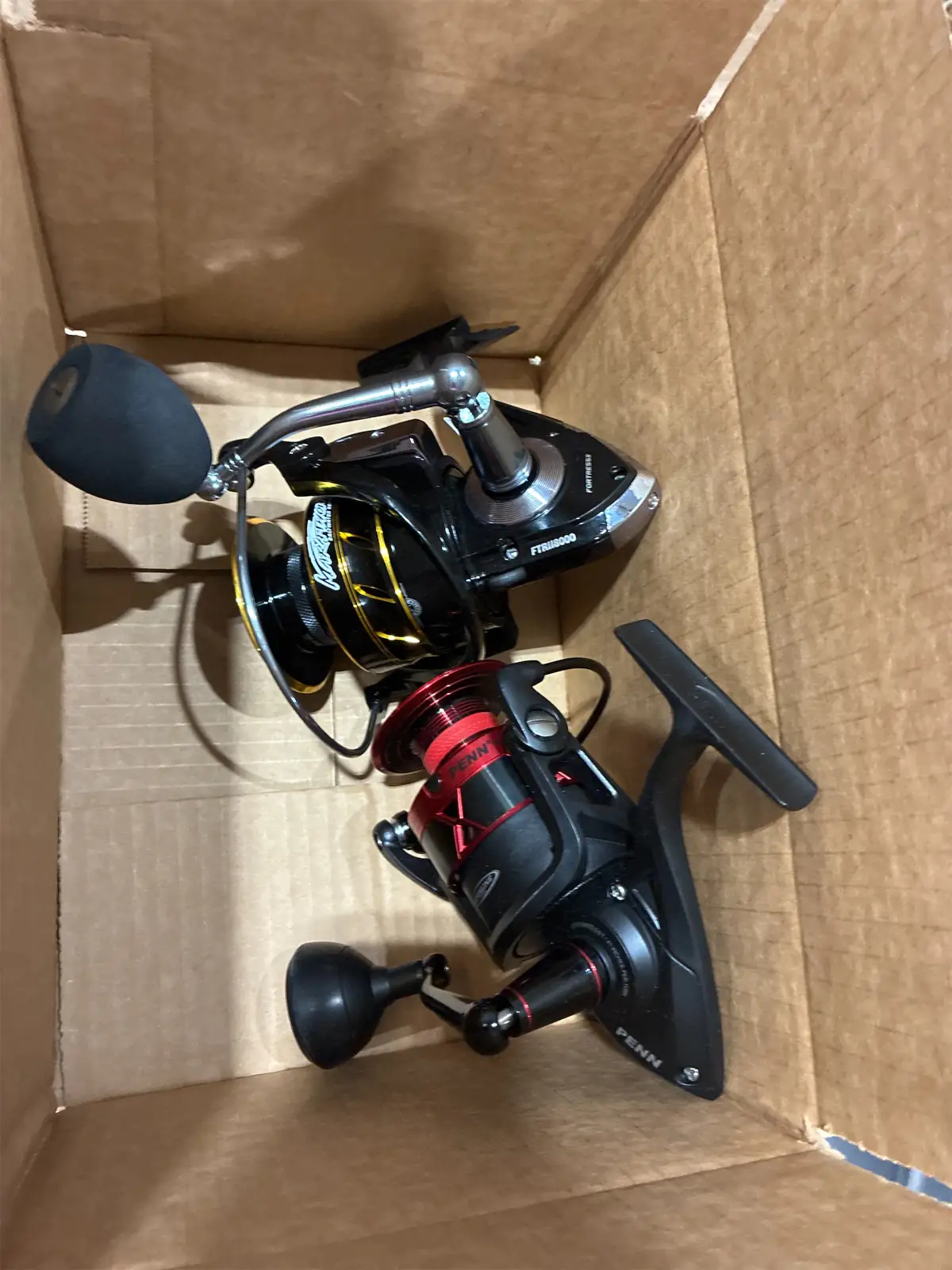 Open-faced fishing reels lot box — Photo 1