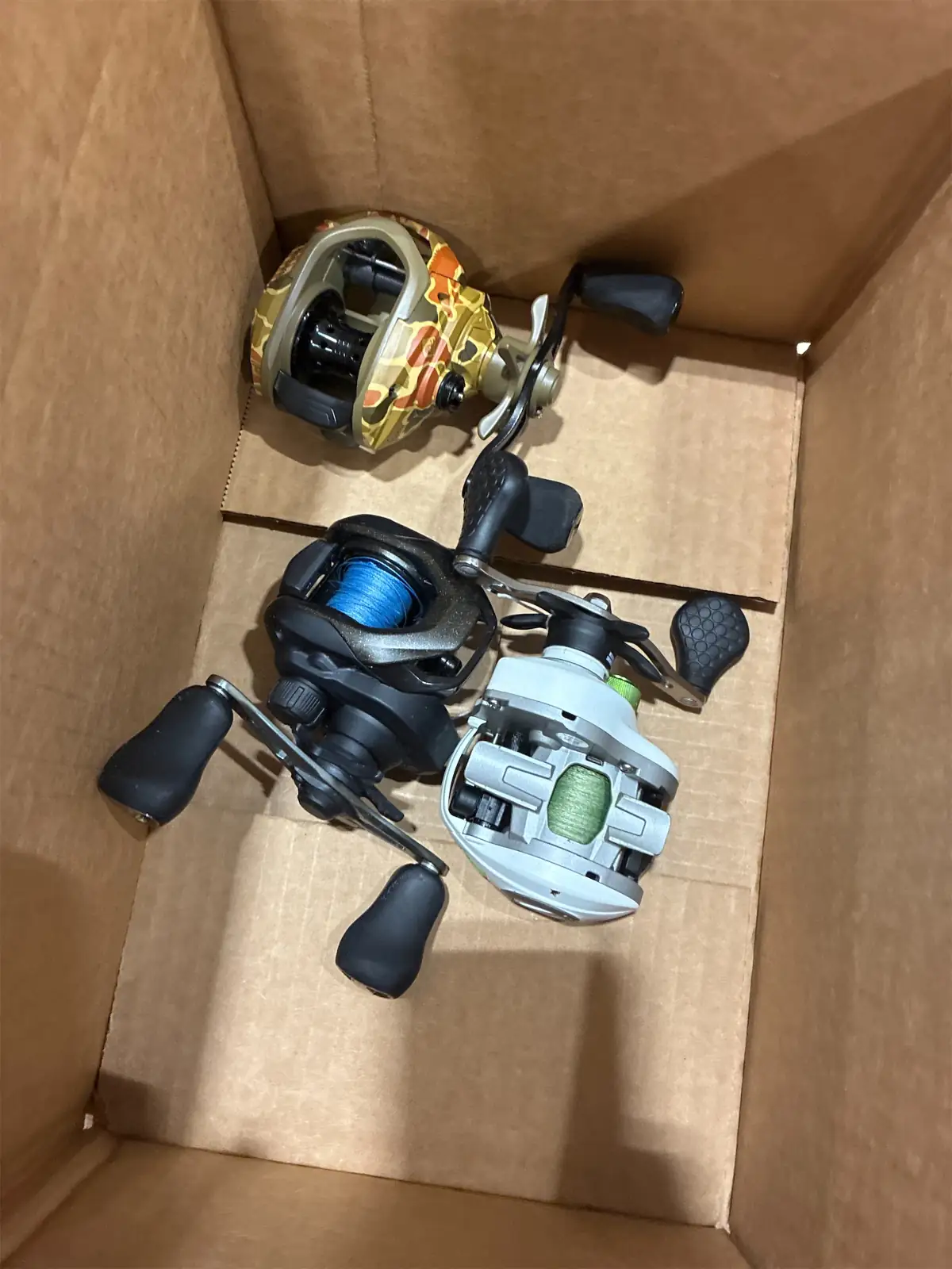 Baitcasting fishing reels lot box — Photo 1
