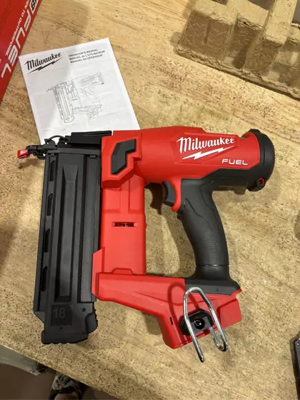 Milwaukee M18 FUEL 18 Ga.… — Photo 4