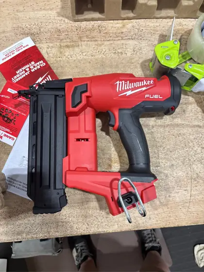 Milwaukee M18 FUEL 18 Ga.… — Photo 4
