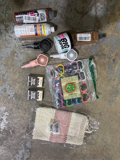 Amazon lot — Photo 2