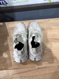 On cloud running shoes — Photo 3