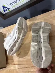On cloud shoes — Photo 3
