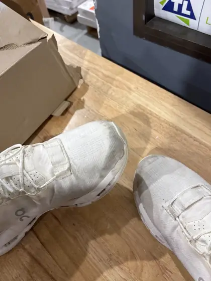 On cloud shoes — Photo 5