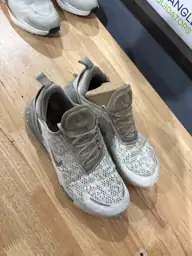 Nike Air Max 270 Sneaker — Photo 3