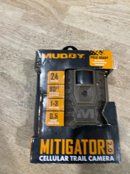 Muddy cell trail camera — Photo 1